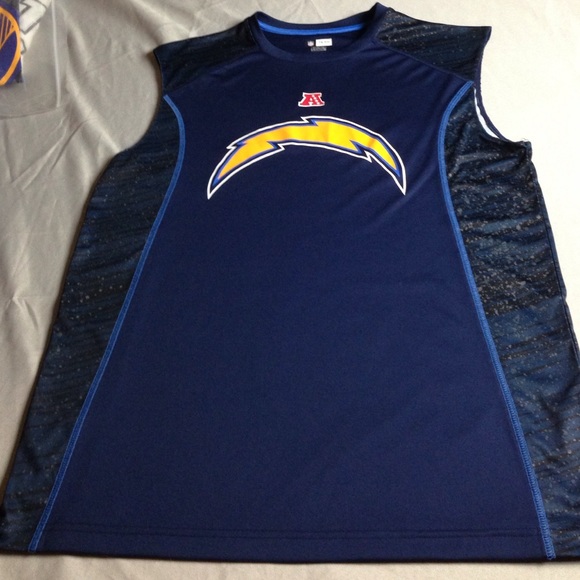 NFL CHARGERS FOOTBALL EXCELLENT BEAUTIFUL TOP TANK - Picture 2 of 4